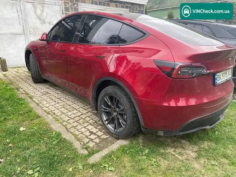 Tesla Model Y 2024, фото з оголошення 2 з 11, VIN 7SAYGDEE9SA339208