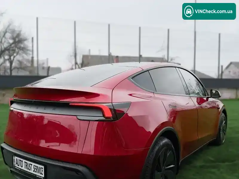 Tesla Model Y 2025, фото з оголошення 2 з 18, VIN 7SAYGDEE0TF338047