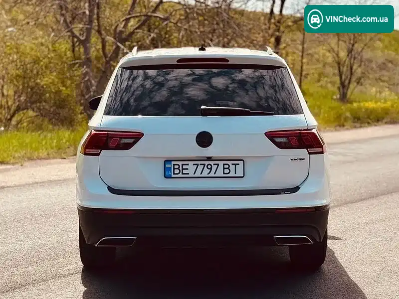 Volkswagen Tiguan 2017, фото з оголошення 2 з 20, VIN 3VV2B7AX6JM002021