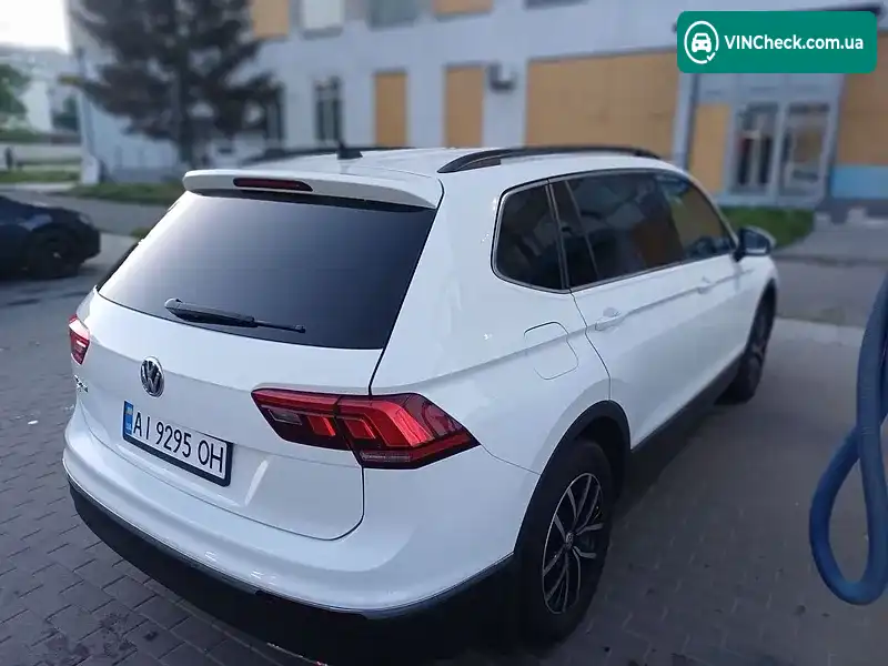 Volkswagen Tiguan 2020, фото з оголошення 2 з 20, VIN 3VV3B7AX4MM000468