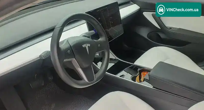 Tesla Model 3 2019, фото з оголошення 2 з 20, VIN 5YJ3E1EA6KF302547