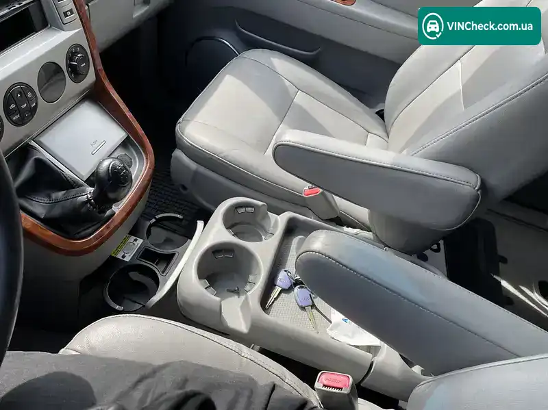 Kia Carnival 2005, фото з оголошення 2 з 20, VIN KNEUP751256655151