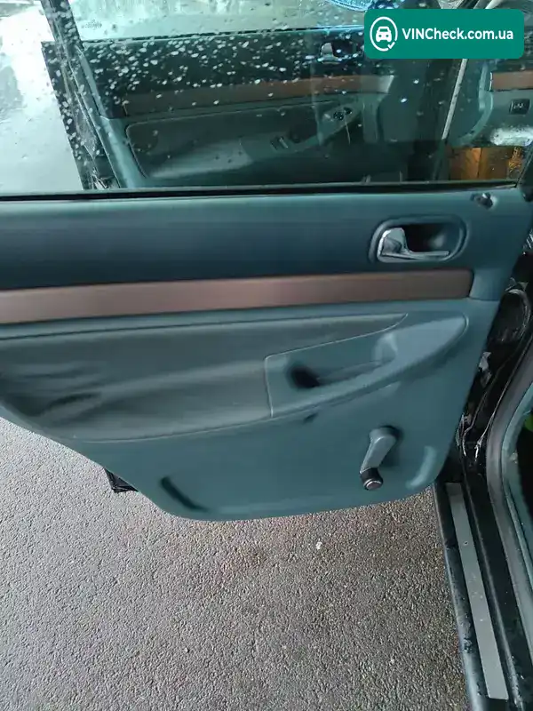 Audi A4 2000, фото з оголошення 2 з 20, VIN WAUZZZ8DZYA185318