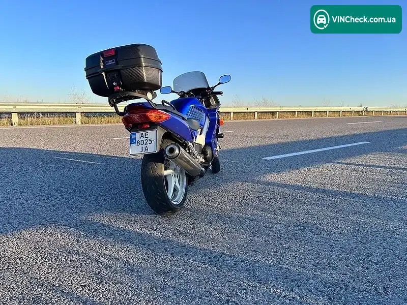 Honda VFR 800F Interceptor 2000, фото з оголошення 2 з 9, VIN JH2RC46D5YM200531
