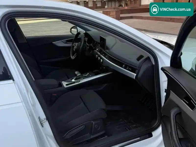 Audi A4 2018, фото з оголошення 2 з 9, VIN WAUZZZF40JN008970