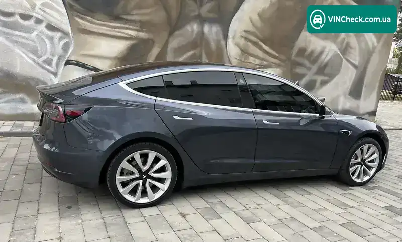 Tesla Model 3 2018, фото з оголошення 2 з 19, VIN 5YJ3E1EA6JF006023