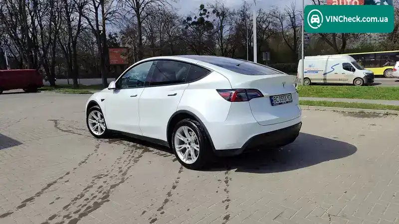 Tesla Model Y 2023, фото з оголошення 2 з 11, VIN 7SAYGDEE2PF666818
