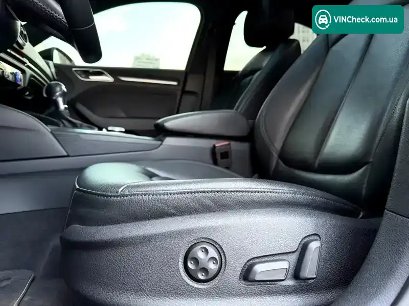 Audi A3 2019, фото з оголошення 2 з 21, VIN WAUAUGFF6KA074966