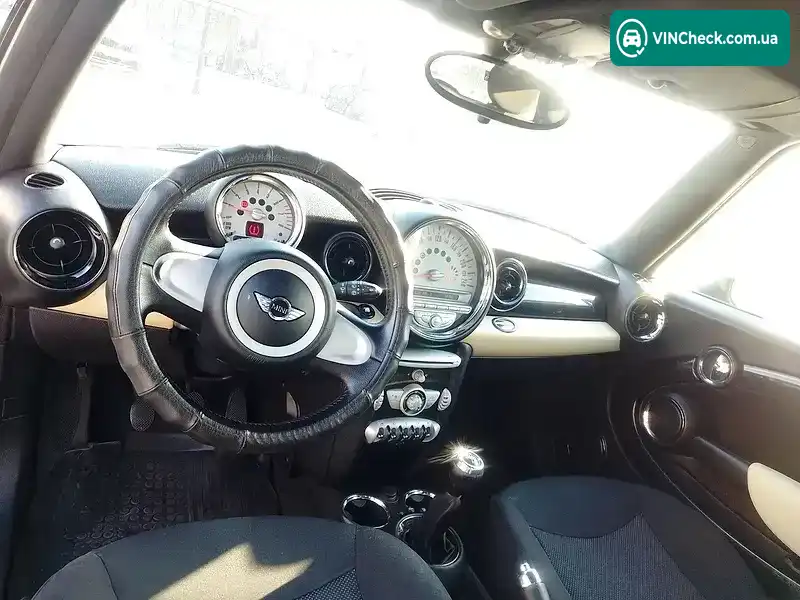 MINI Hatch 2008, фото з оголошення 2 з 20, VIN WMWME31030TU21869