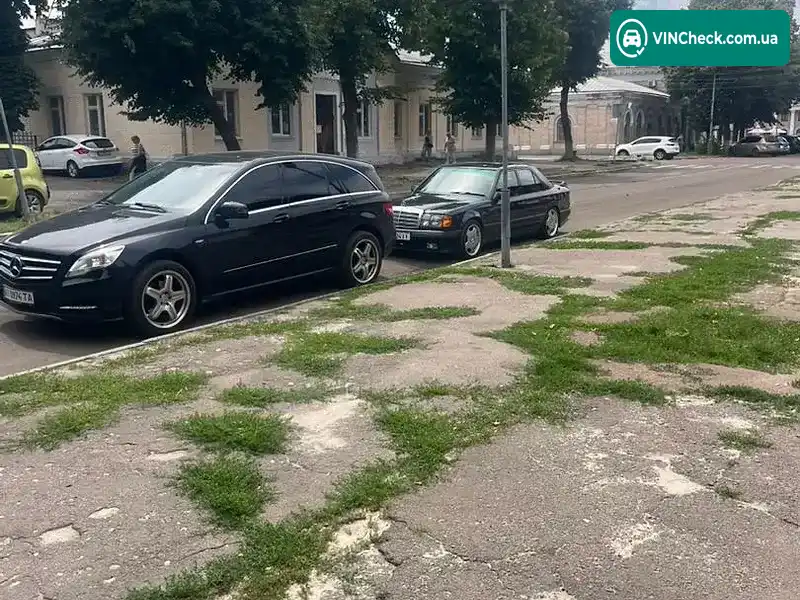Mercedes-Benz R-Class 2010, фото з оголошення 2 з 8, VIN WDC2510211A117177
