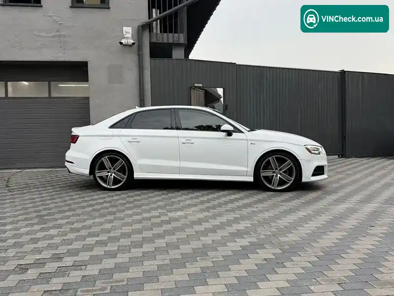 Audi A3 2018, фото з оголошення 2 з 20, VIN WAUJ8GFF3J1081876
