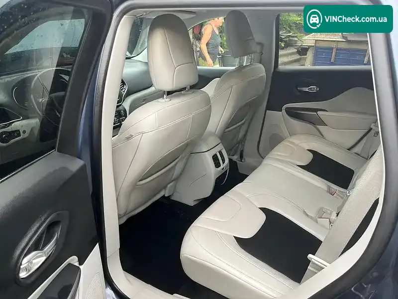 Jeep Cherokee 2019, фото з оголошення 2 з 15, VIN 1C4PJLLB5LD585617