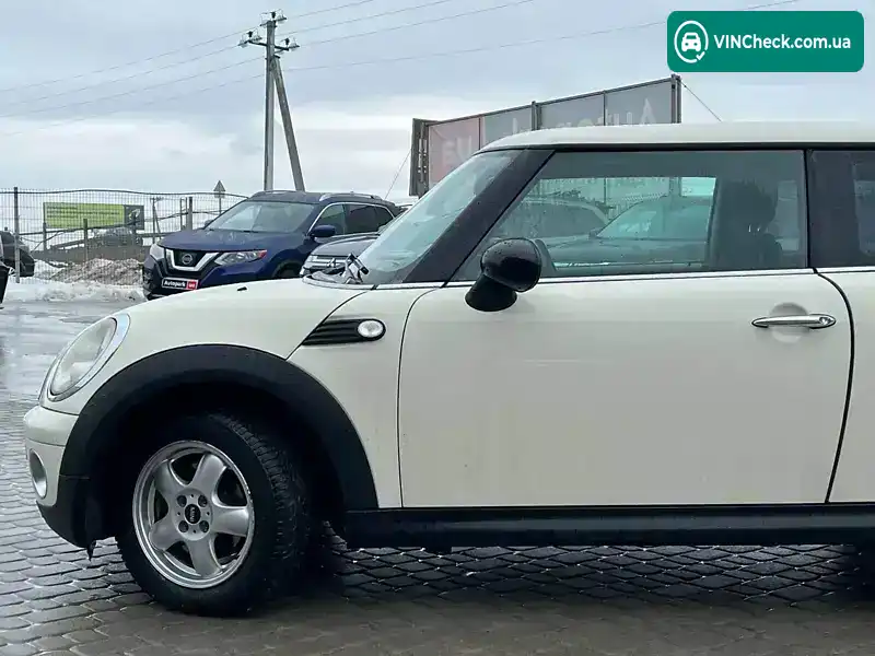 MINI Hatch 2008, фото з оголошення 2 з 21, VIN WMWME31060TU19792
