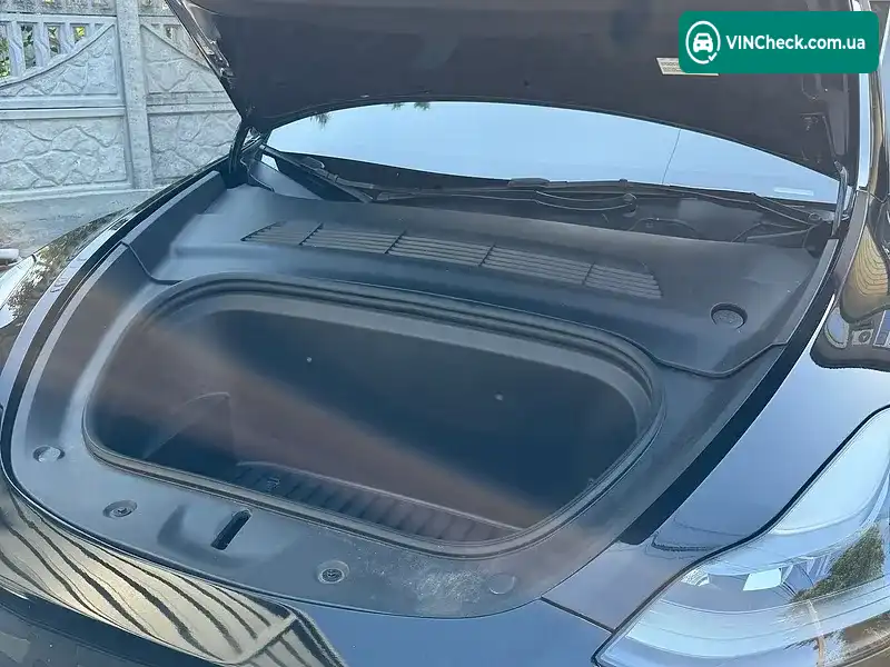 Tesla Model Y 2023, фото з оголошення 2 з 19, VIN 7SAYGDEF1PF761573