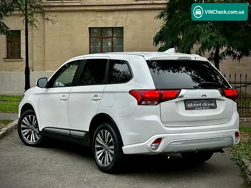 Mitsubishi Outlander 2020, фото з оголошення 2 з 16, VIN JA4AD2A33LZ044887