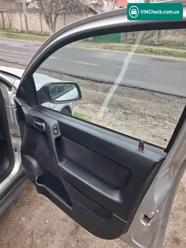 Opel Astra 2000, фото з оголошення 2 з 11, VIN W0L0TGF35Y8077429