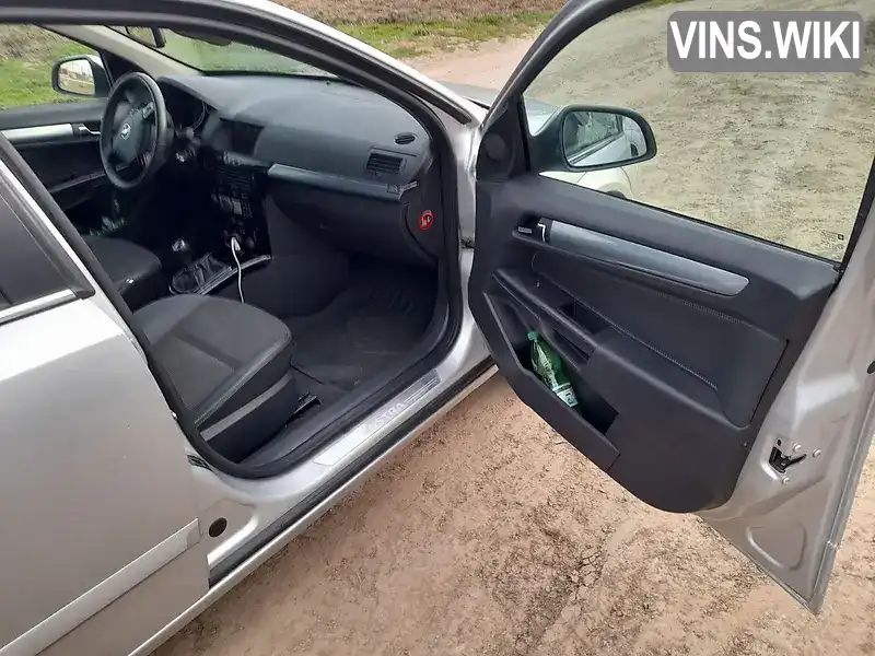 Opel Astra 2010, фото з оголошення 2 з 16, VIN W0L0AHL35B5009010