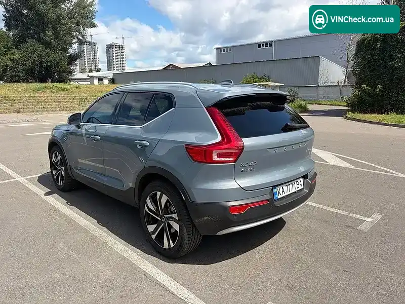 Volvo XC40 2022, фото з оголошення 2 з 13, VIN YV4K92HN7P2950832