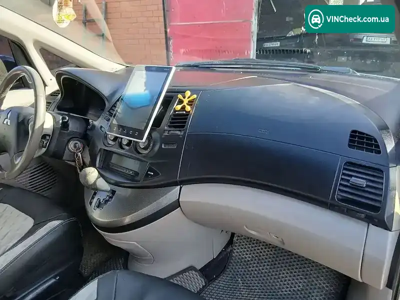 Mitsubishi Grandis 2006, фото з оголошення 2 з 20, VIN JMBLRNA4W6Z001500