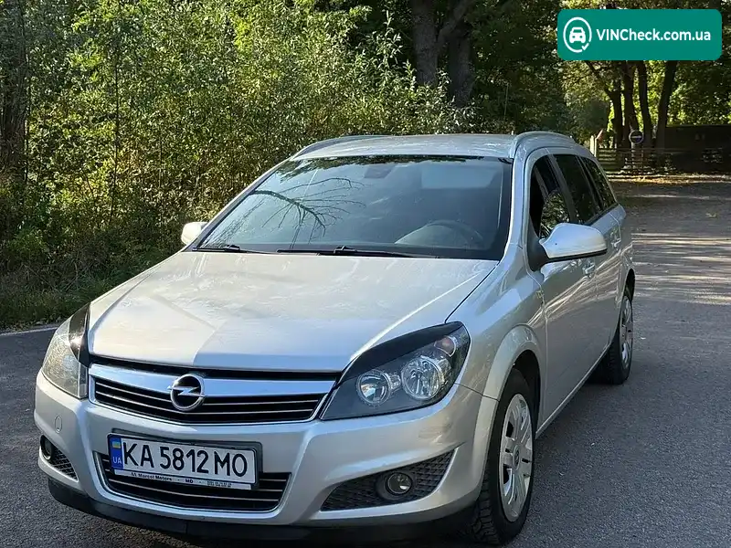Opel Astra 2010, фото з оголошення 2 з 14, VIN W0L0AHL35A5056362