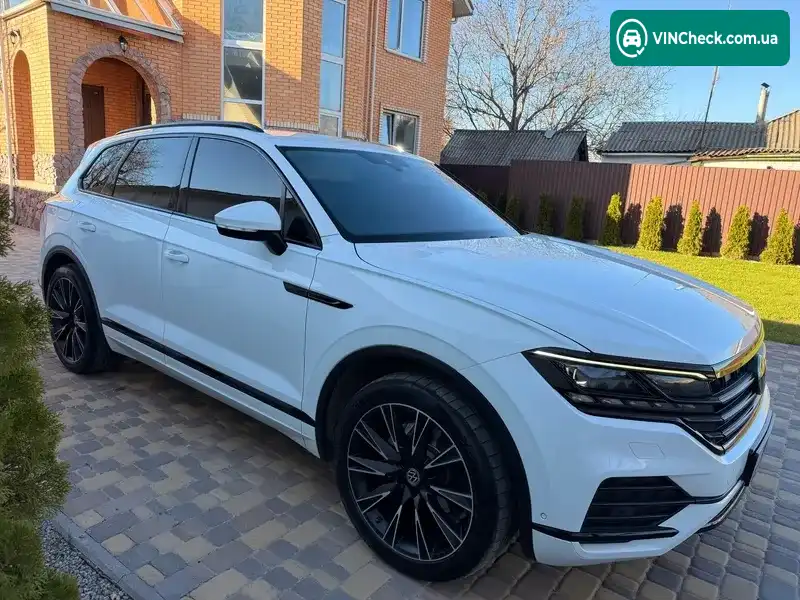 Volkswagen Touareg 2018, фото з оголошення 1 з 20, VIN WVGZZZCRZJD009708