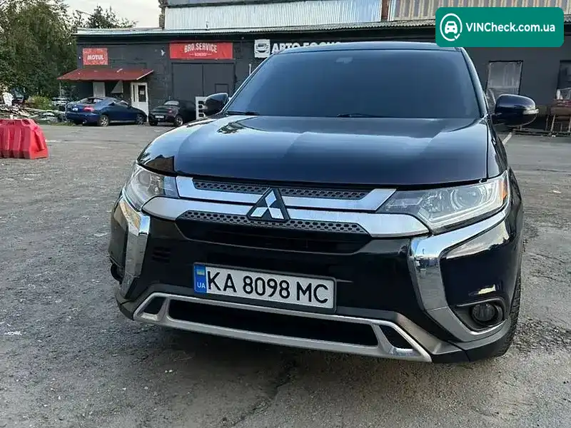 Mitsubishi Outlander 2020, фото з оголошення 2 з 20, VIN JA4AD3A38LZ046298