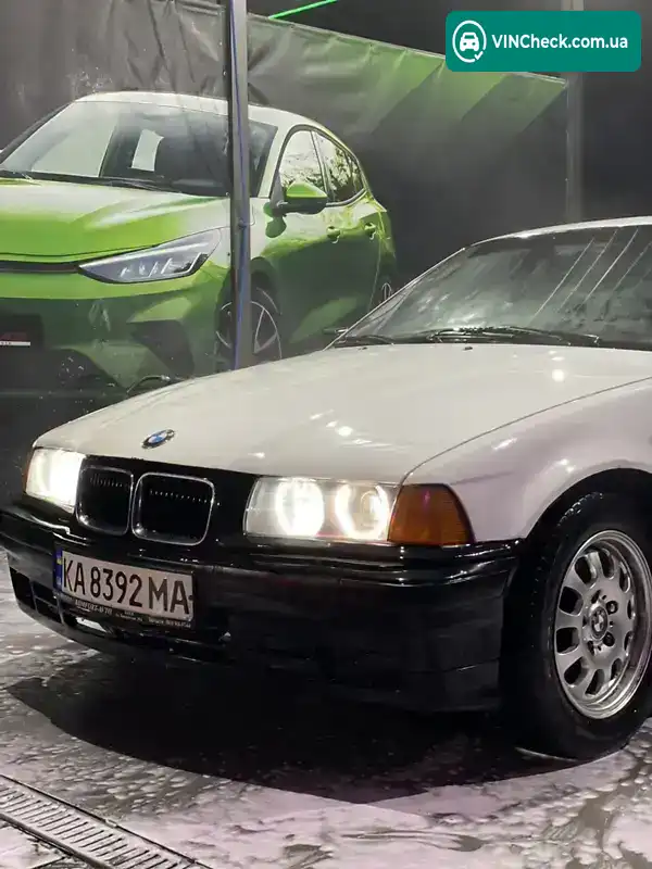 BMW 3 Series 1994, фото з оголошення 2 з 9, VIN WBACA71000FL41460