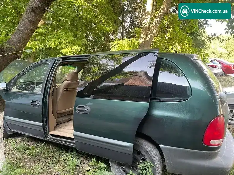 Chrysler Voyager 1999, фото з оголошення 1 з 8, VIN 1C4GYB5B0XU106805