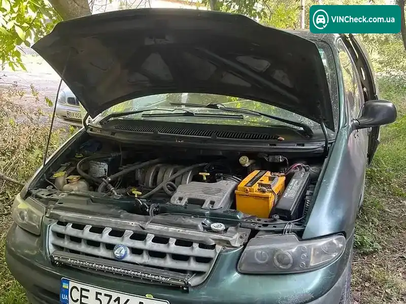 Chrysler Voyager 1999, фото з оголошення 2 з 8, VIN 1C4GYB5B0XU106805