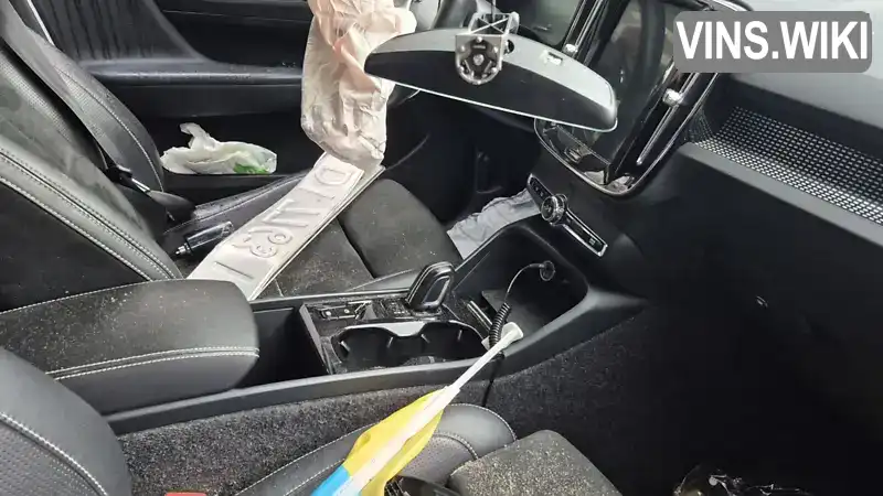 Volvo XC40 2018, фото з оголошення 2 з 13, VIN YV4AC2HM1K2090648