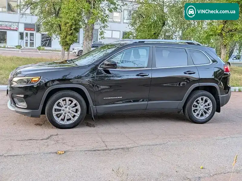 Jeep Cherokee 2019, фото з оголошення 2 з 11, VIN 1C4PJLCB1KD428052