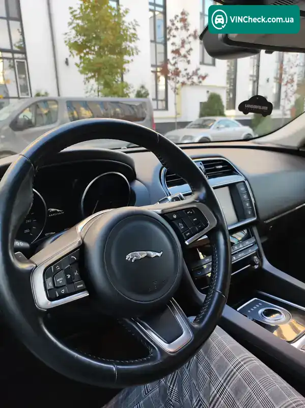 Jaguar F-Pace 2017, фото з оголошення 2 з 8, VIN SADCA2BN7JA273872