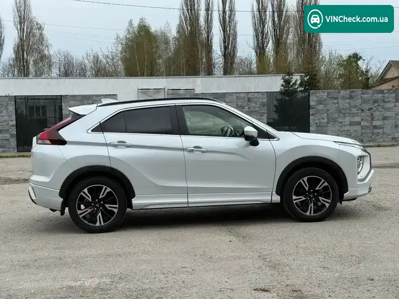 Mitsubishi Eclipse Cross 2021, фото з оголошення 2 з 21, VIN JMBXTGK1WMZ000857