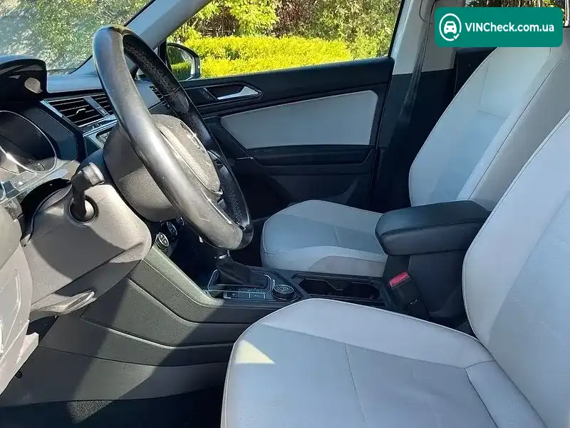 Volkswagen Tiguan 2017, фото з оголошення 2 з 8, VIN 3VV2B7AX5JM036743