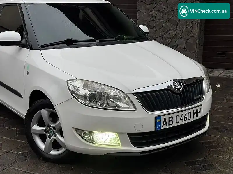 Skoda Fabia 2011, фото з оголошення 2 з 18, VIN TMBJK65J6C3078806