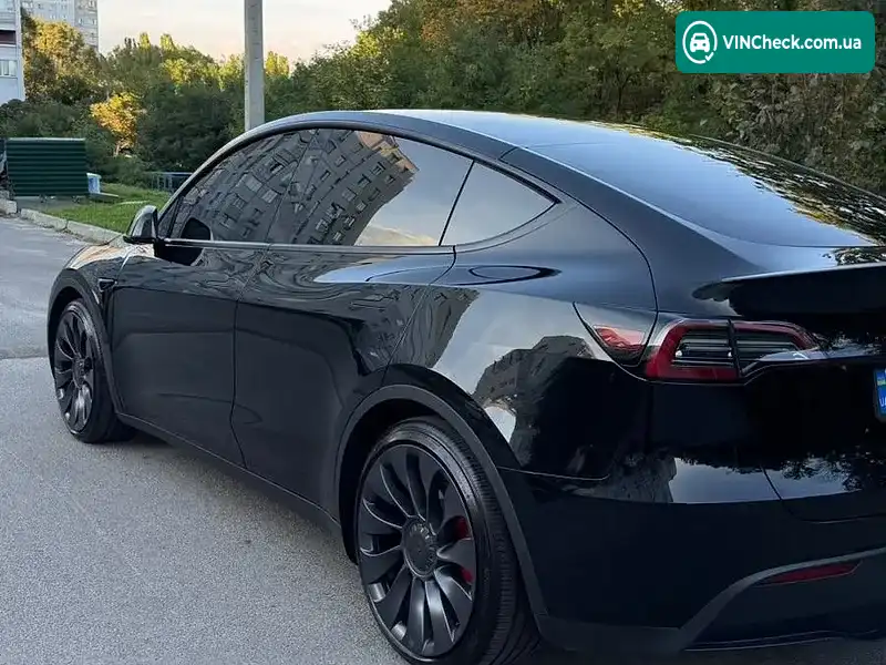 Tesla Model Y 2024, фото з оголошення 2 з 10, VIN 7SAYGDEF4RF180264