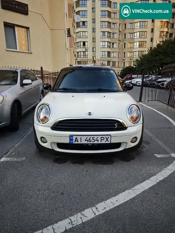 MINI Hatch 2010, фото з оголошення 2 з 18, VIN WMWMF3C55ATZ64308