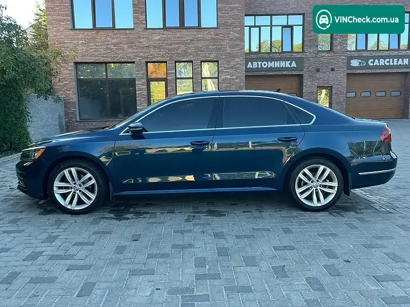 Volkswagen Passat 2017, фото з оголошення 1 з 20, VIN 1VWBA7A37JC014370