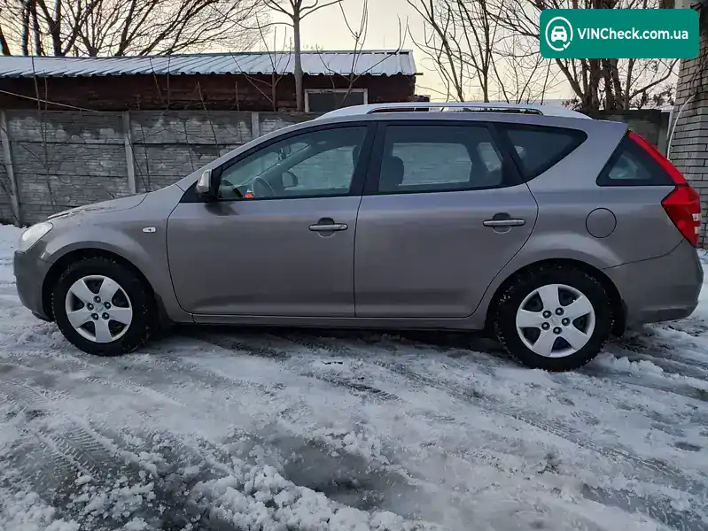Kia Ceed 2009, фото з оголошення 2 з 10, VIN U5YFF52229L103951