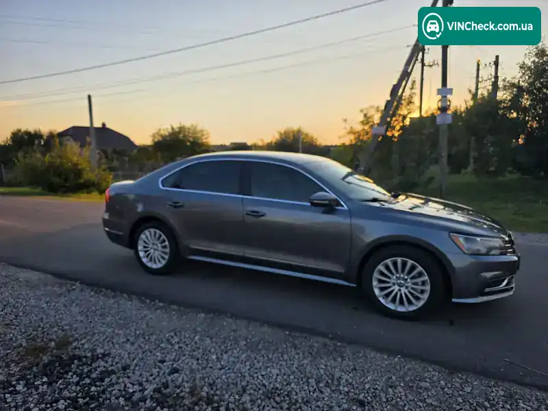 Volkswagen Passat 2017, фото з оголошення 2 з 14, VIN 1VWBT7A3XHC048954