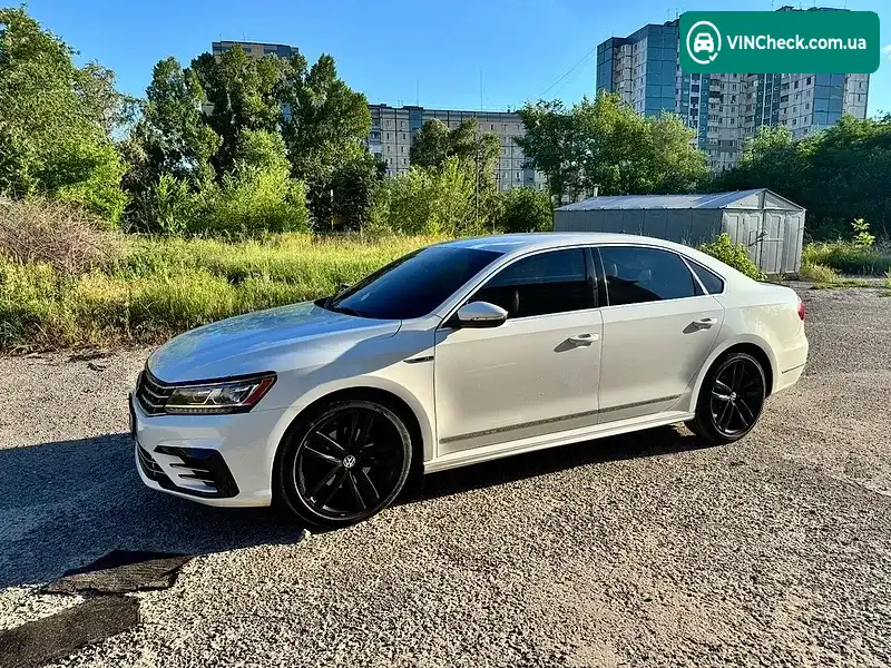 Volkswagen Passat 2017, фото з оголошення 2 з 17, VIN 1VWDT7A33HC084283