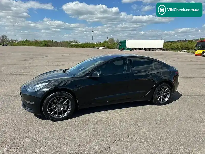 Tesla Model 3 2018, фото з оголошення 2 з 18, VIN 5YJ3E1EB5JF129661