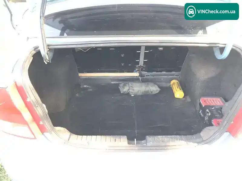 Chevrolet Aveo 2005, фото з оголошення 2 з 12, VIN Y6DSF69YE5B485442