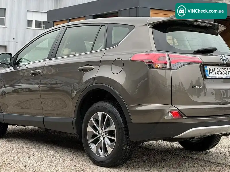 Toyota RAV4 2017, фото з оголошення 2 з 20, VIN JTMWRREVX0D055976