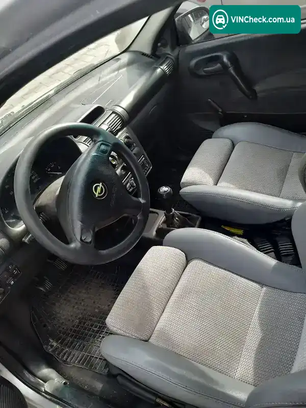 Opel Corsa 2000, фото з оголошення 2 з 9, VIN W0L0SBF68Y4033031