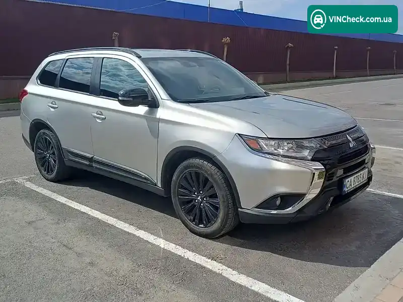 Mitsubishi Outlander 2020, фото з оголошення 2 з 20, VIN JA4AZ3A38LZ030247