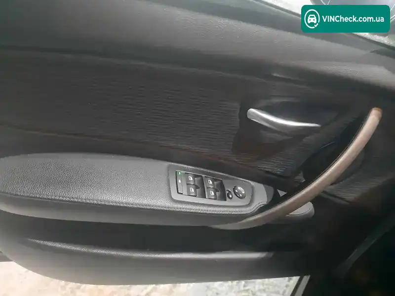 BMW 1 Series 2009, фото з оголошення 2 з 20, VIN WBAUE31010E276822