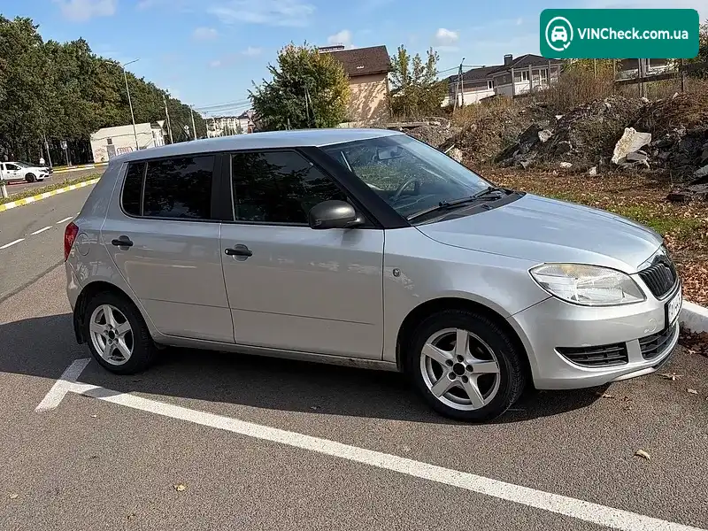 Skoda Fabia 2011, фото з оголошення 2 з 20, VIN TMBEJ25J7B3021610