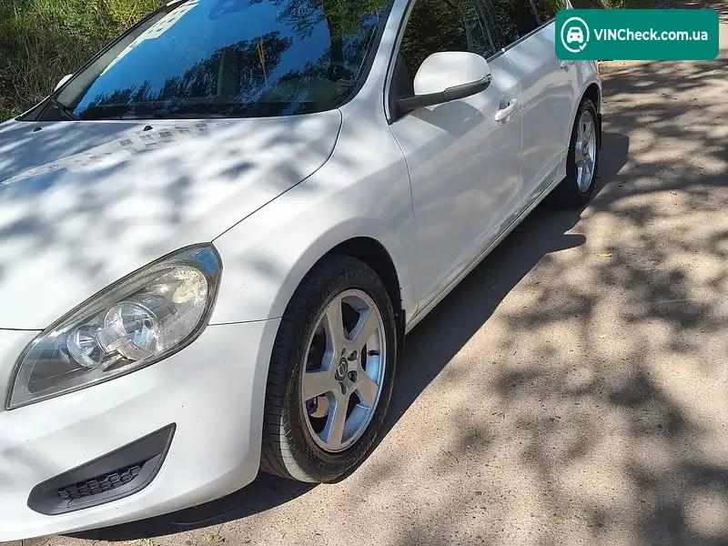 Volvo V60 2012, фото з оголошення 2 з 17, VIN YV1FW84ABD1094665