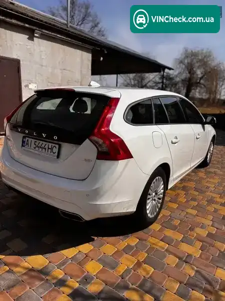 Volvo V60 2017, фото з оголошення 2 з 21, VIN YV1FWA5C6H1341163